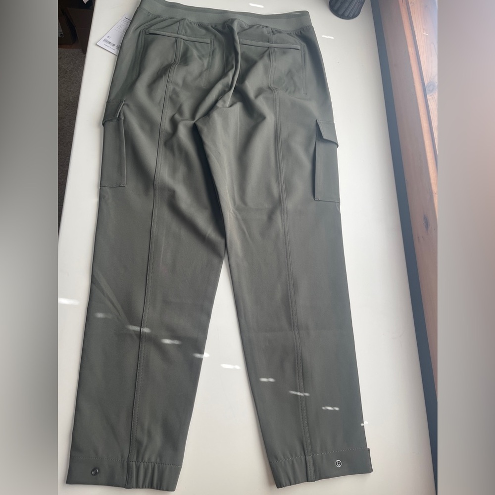 NWT Athleta Women’s Endless High Rise Cargo Pants Olive size 12 - Picture 13 of 13